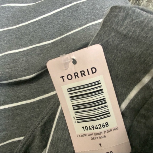 Torrid Striped Foldover Skirt. Gray and White. Size 1. (NWT). - Picture 2 of 5